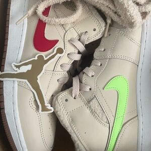 Air Jordan 1 Mid Fleece Pearl White (GS)